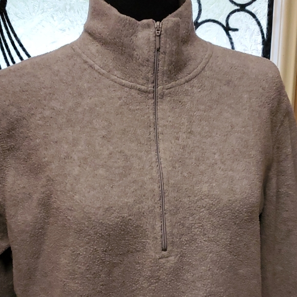 Gray fleece pullover 🛍3 For $15🛍 - Picture 4 of 7